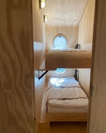 Centrally Located Luxury Family With Views And Garden 度假居